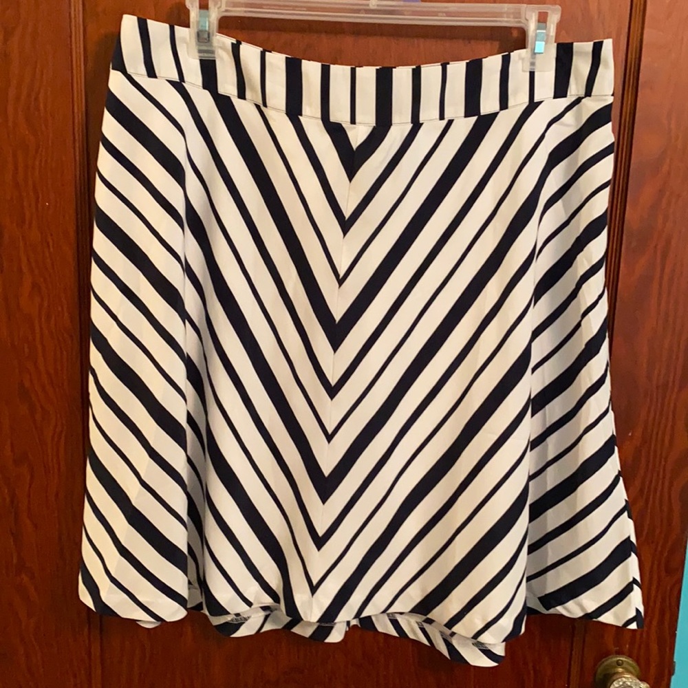 Adorable! Lane Bryant Navy blue and white skirt